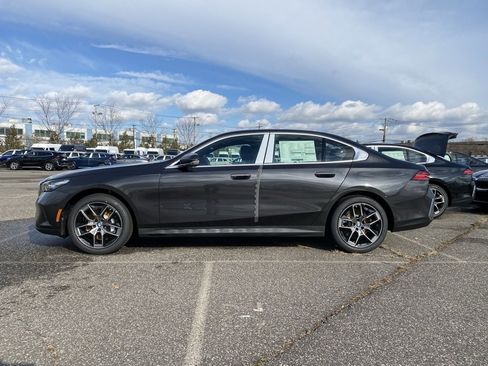 New 2026 BMW 530i xDrive w/ Premium Package image 4