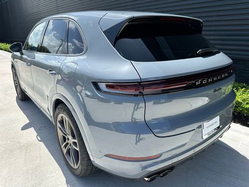 Used 2025 Porsche Cayenne Turbo image 3