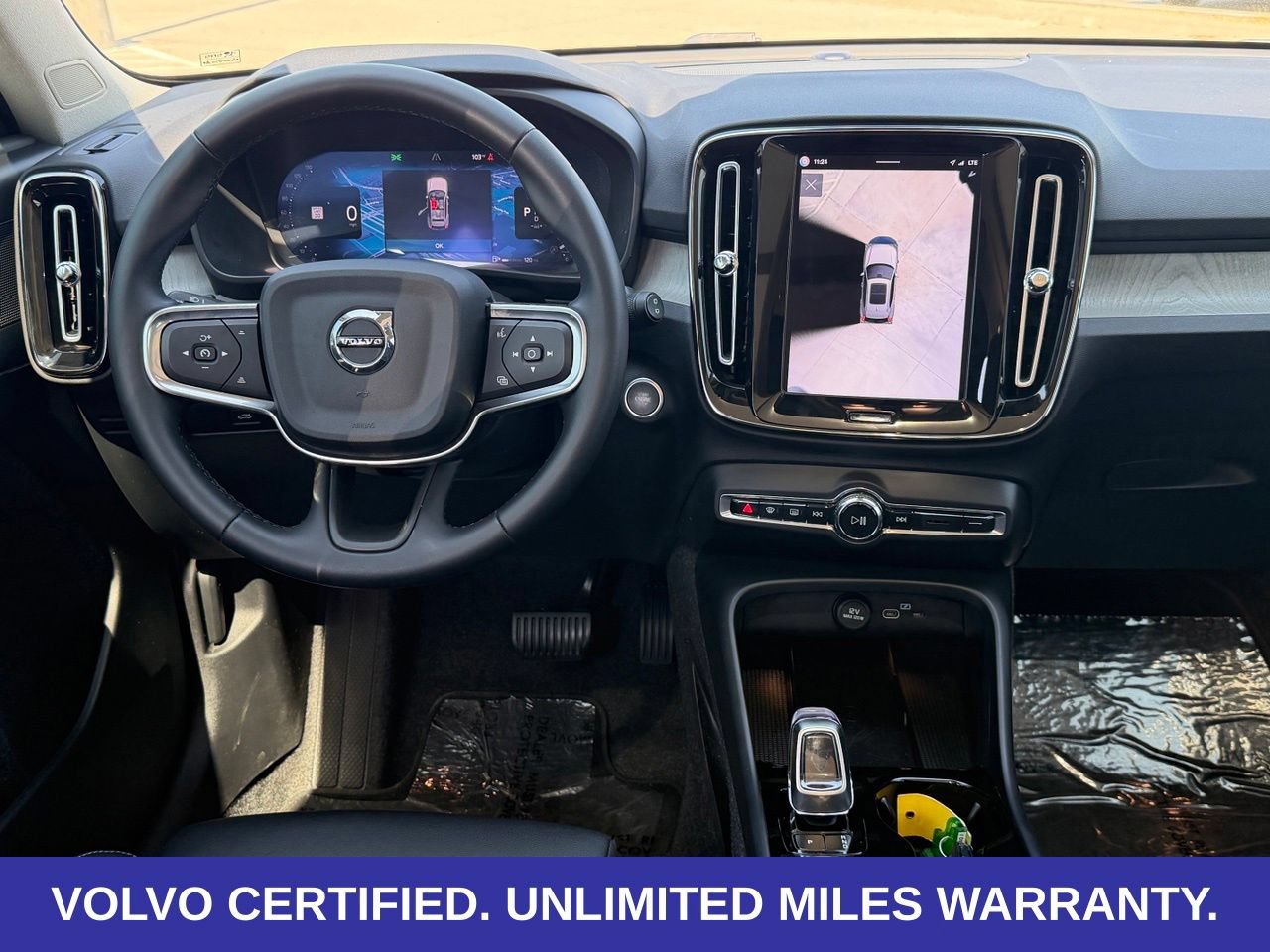 Certified 2025 Volvo XC40 B5 Plus AWD/4WD image 14