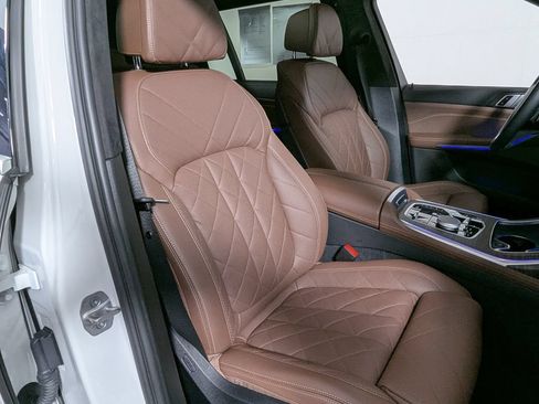 Certified 2023 BMW X7 xDrive40i w/ Premium Package AWD/4WD image 30