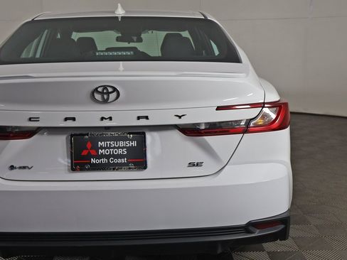 Used 2025 Toyota Camry SE image 14