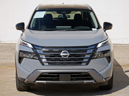 Used 2024 Nissan Rogue SL FWD image 41