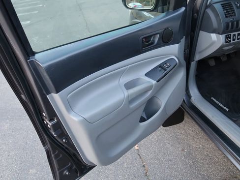 Used 2012 Toyota Tacoma 4x4 Access Cab image 15