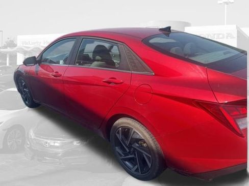 Used 2025 Hyundai Elantra SEL image 7