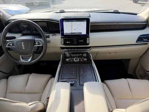 Used 2019 Lincoln Navigator Select w/ Technology Package RWD image 18
