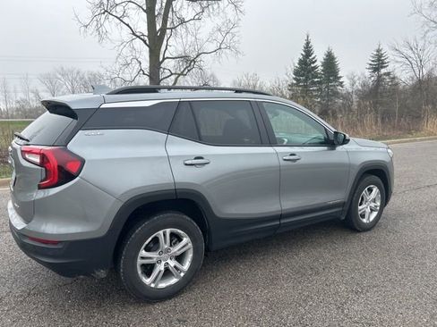 Used 2024 GMC Terrain SLE w/ Driver Convenience Package image 3