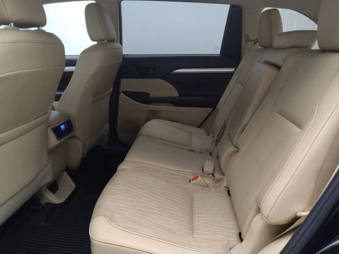 Used 2019 Toyota Highlander Plus image 18