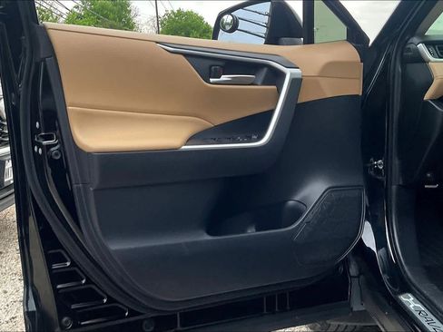 Used 2025 Toyota RAV4 XLE w/ Convenience Package image 22