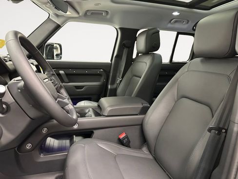 New 2026 Land Rover Defender 110 X-Dynamic SE image 9