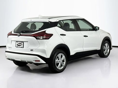 Used 2023 Nissan Kicks S FWD image 11