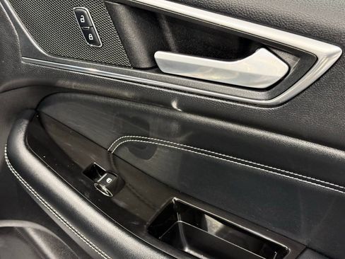 Used 2017 Ford Edge Titanium w/ Equipment Group 301A AWD/4WD image 25
