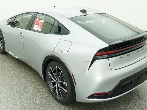New 2027 Toyota Prius XLE FWD image 5