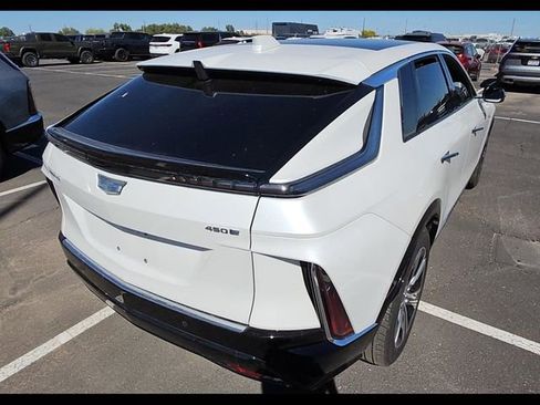 Used 2024 Cadillac Lyriq Luxury image 2