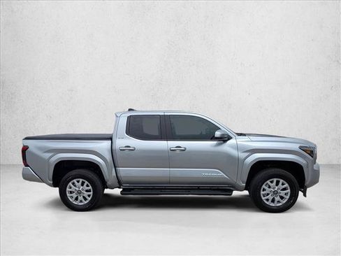 Certified 2025 Toyota Tacoma SR5 AWD/4WD image 4