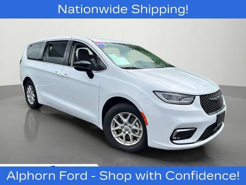 Used 2024 Chrysler Pacifica Touring-L FWD image 1