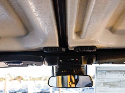 New 2025 Jeep Gladiator Sport image 17