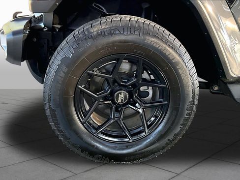 Used 2020 Jeep Wrangler Unlimited Sahara AWD/4WD image 11