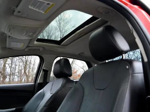 Used 2014 Ford Focus SE w/ Equipment Group 201A image 12