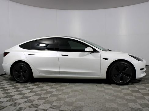 Used 2023 Tesla Model 3 Standard Range image 16