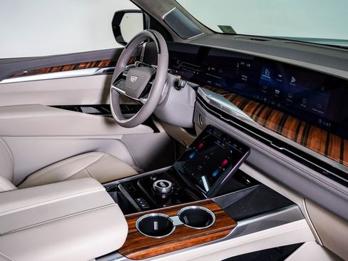 Used 2025 Cadillac Escalade Sport Platinum image 15