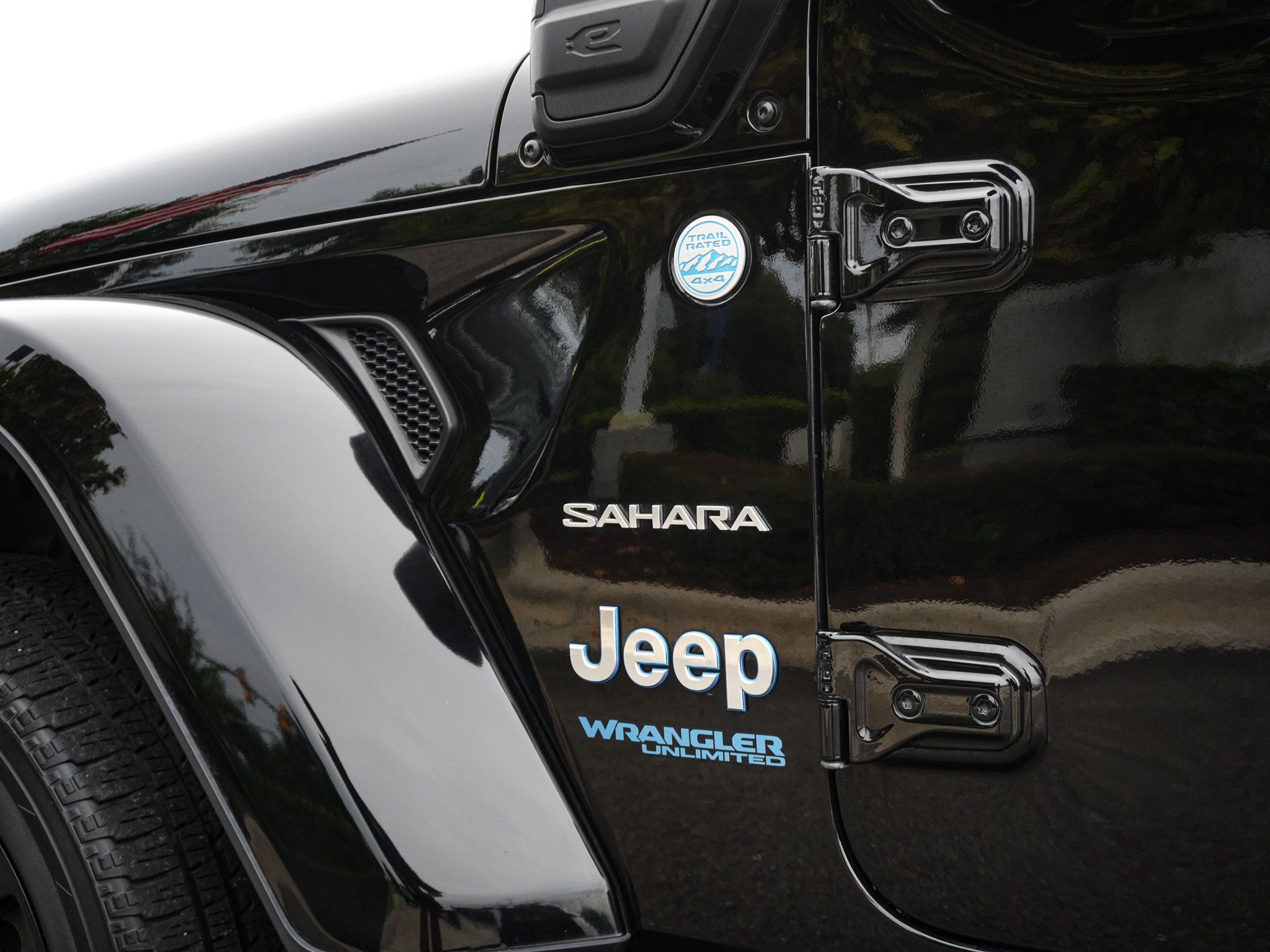 Used 2022 Jeep Wrangler Unlimited Sahara w/ Cold Weather Group AWD/4WD image 36