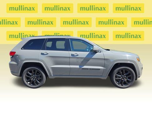 Used 2021 Jeep Grand Cherokee Laredo X AWD/4WD image 2