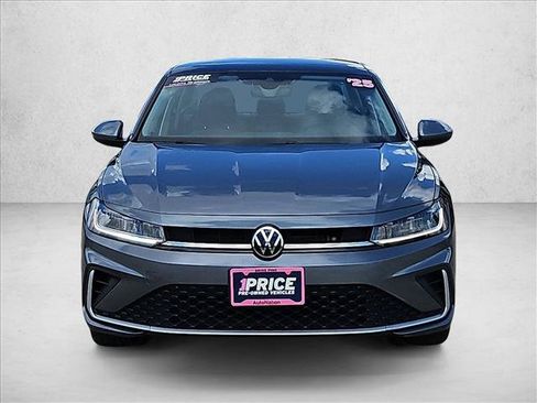 Used 2025 Volkswagen Jetta SE FWD image 2