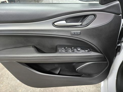 Used 2022 Alfa Romeo Stelvio Veloce image 7
