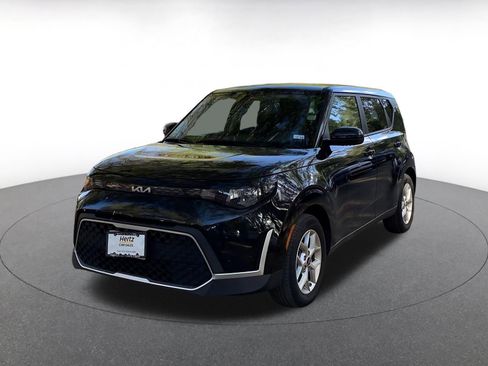 Used 2025 Kia Soul LX w/ LX Technology Package image 3