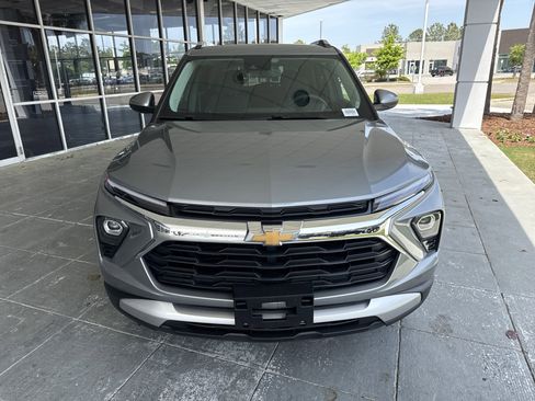 Used 2025 Chevrolet TrailBlazer LT image 3