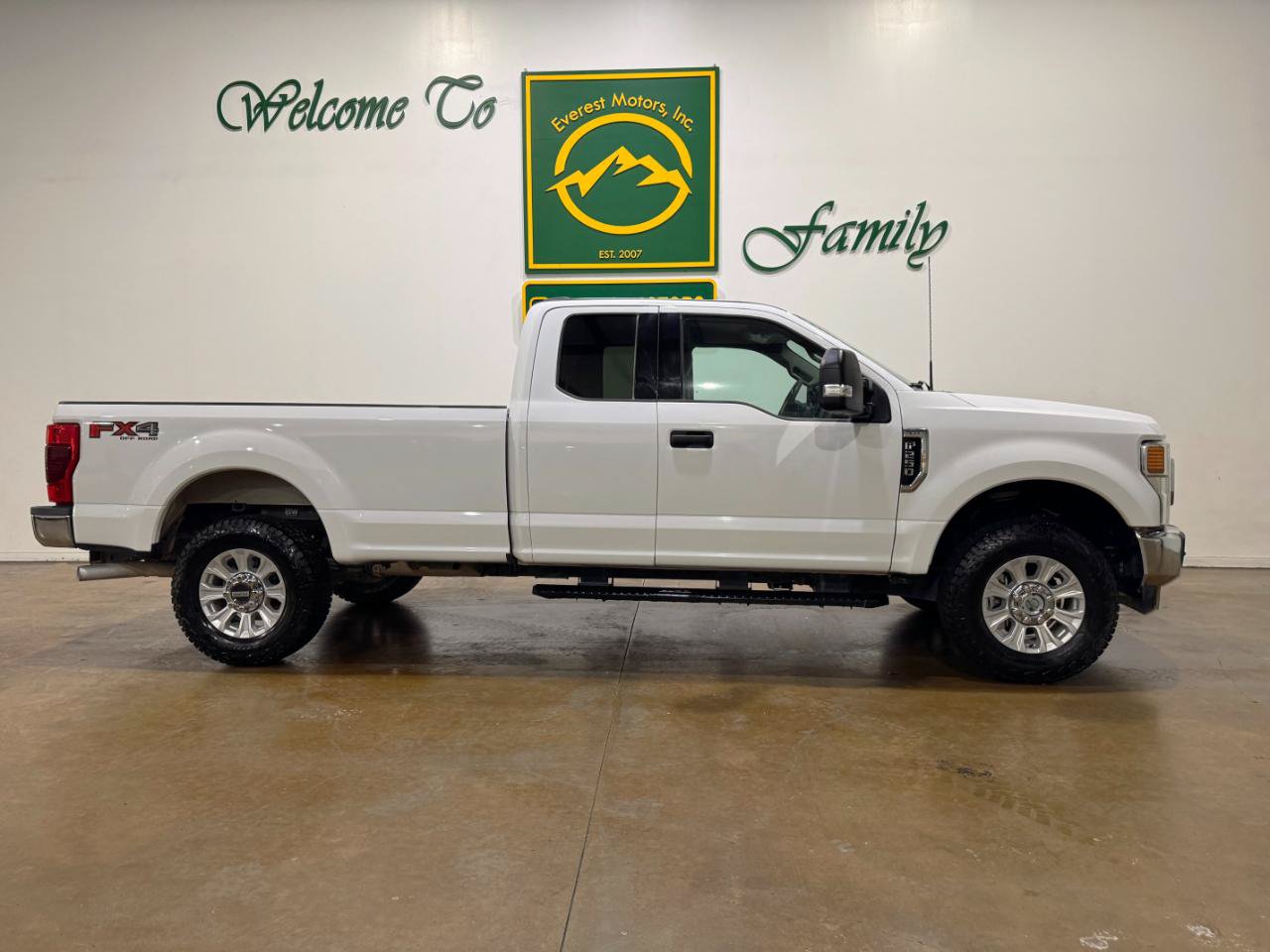 Used 2022 Ford F250 XLT w/ XLT Value Package AWD/4WD image 2