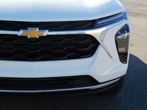 New 2026 Chevrolet Trax LT w/ Driver Confidence Package FWD image 9