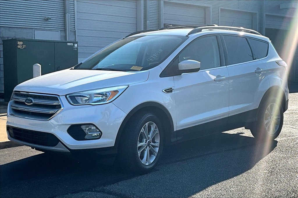 Used 2018 Ford Escape SE w/ SE Sync 3 Package FWD image 2