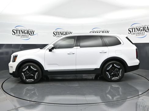 Used 2023 Kia Telluride EX FWD image 4