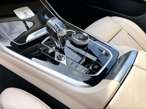 Used 2024 BMW ALPINA XB7 image 19