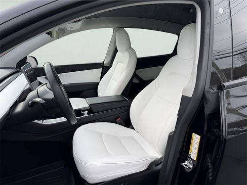 Used 2020 Tesla Model Y Long Range image 15