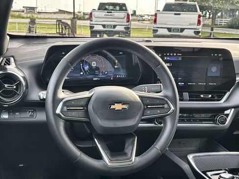 Used 2026 Chevrolet Equinox LT FWD image 11