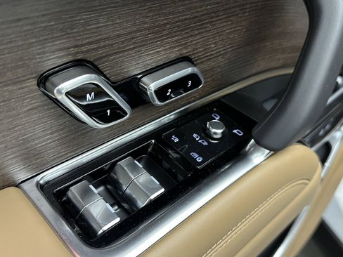 Used 2025 Land Rover Range Rover Long Wheelbase SE image 22