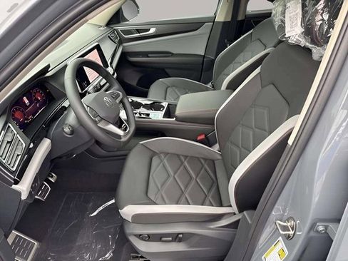 New 2026 Volkswagen Atlas Peak Edition image 5