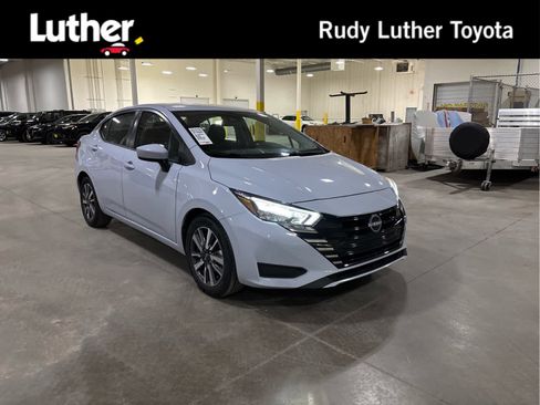 Used 2025 Nissan Versa SV FWD image 1