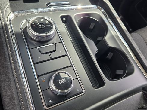 Used 2024 Ford Expedition Max XLT image 18