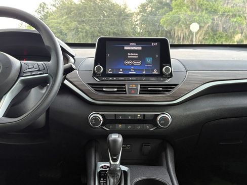 Used 2025 Nissan Altima 2.5 SV FWD image 15