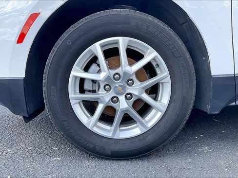 Used 2024 Chevrolet Equinox LT w/ LPO, Floor Liner Package FWD image 9