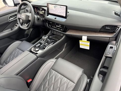 New 2025 Nissan Rogue Platinum w/ Tech Package image 11