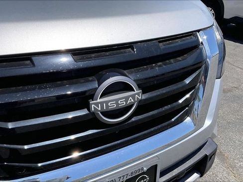 Used 2025 Nissan Pathfinder SL w/ Lighting Package (N92) AWD/4WD image 30