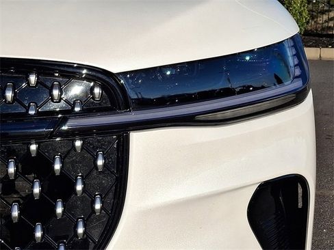 Used 2025 Lincoln Nautilus Premier w/ Equipment Group 102A image 9