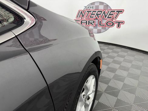 Used 2017 Chrysler Pacifica Touring-L w/ Tire & Wheel Group image 33