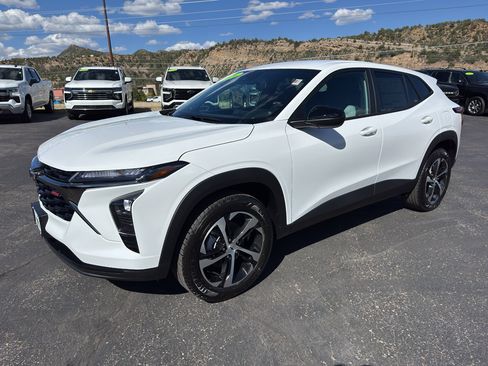 New 2026 Chevrolet Trax RS FWD image 3