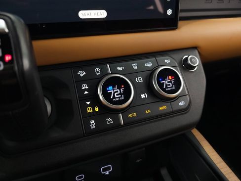 Used 2022 Land Rover Defender 110 X image 32