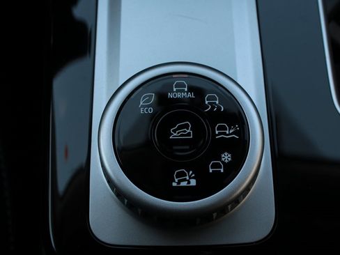 New 2025 Mitsubishi Outlander SE image 22